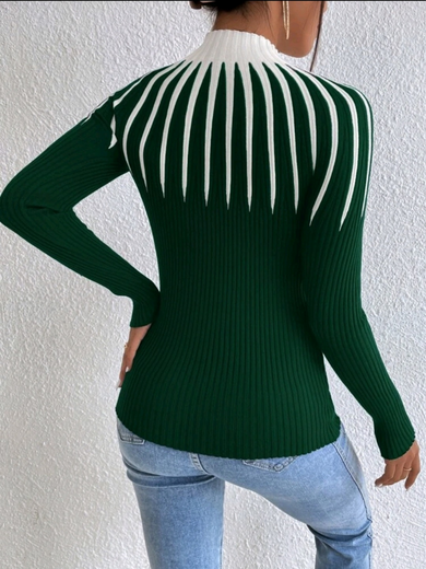 Knitted blouse with pattern