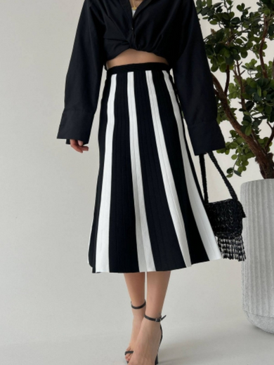 Striped knitted skirt