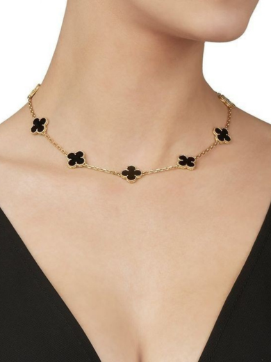 Patterned necklace