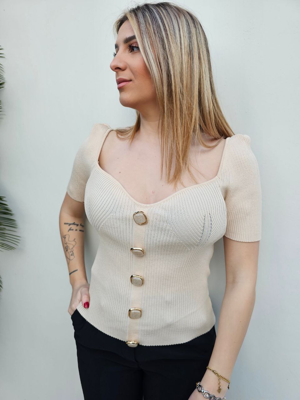 Knitted blouse with buttons